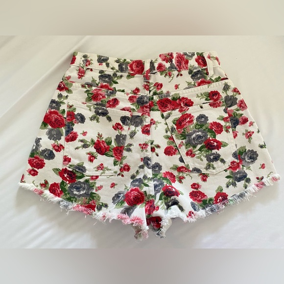 Lowery Farm Floral Shorts Size M - Picture 2 of 3
